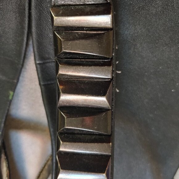 Kenneth Cole T Strap Sandals - Picture 3 of 7